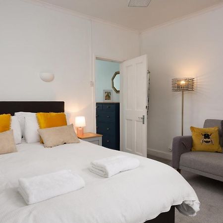 Lovely City Town House With Free Parking Sleeps 2 To 6 Guests York Kültér fotó